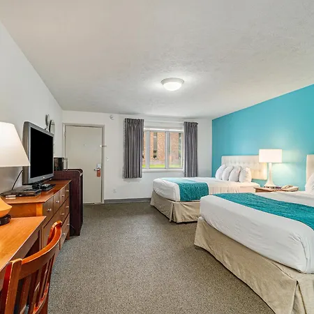 Hotel Howard Johnson By Wyndham Traverse City Exterior foto